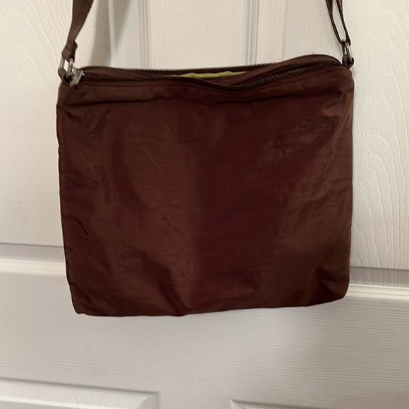 EUC Baggalini crossbody bag. Lightweight, loads of pockets perfect for travel - Picture 5 of 6